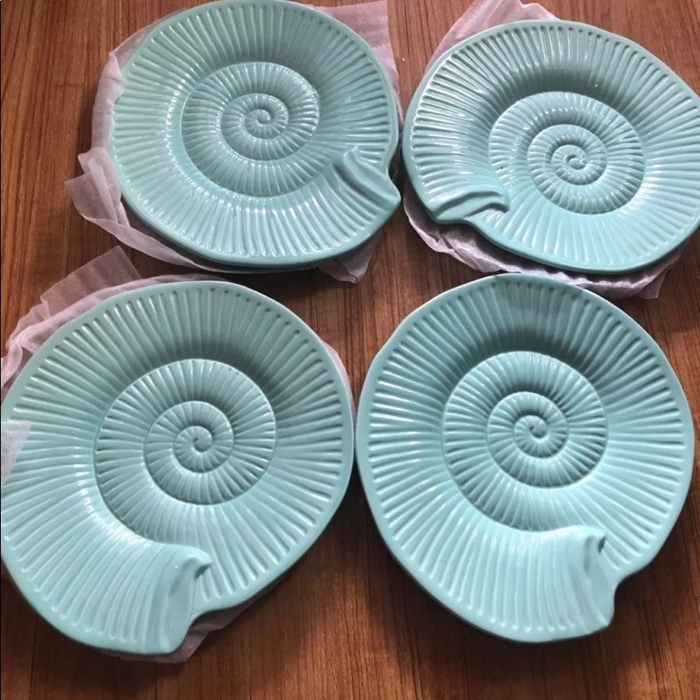 NWT 4-pc Porcelain Big Aqua Sea Shell Dinner Plates